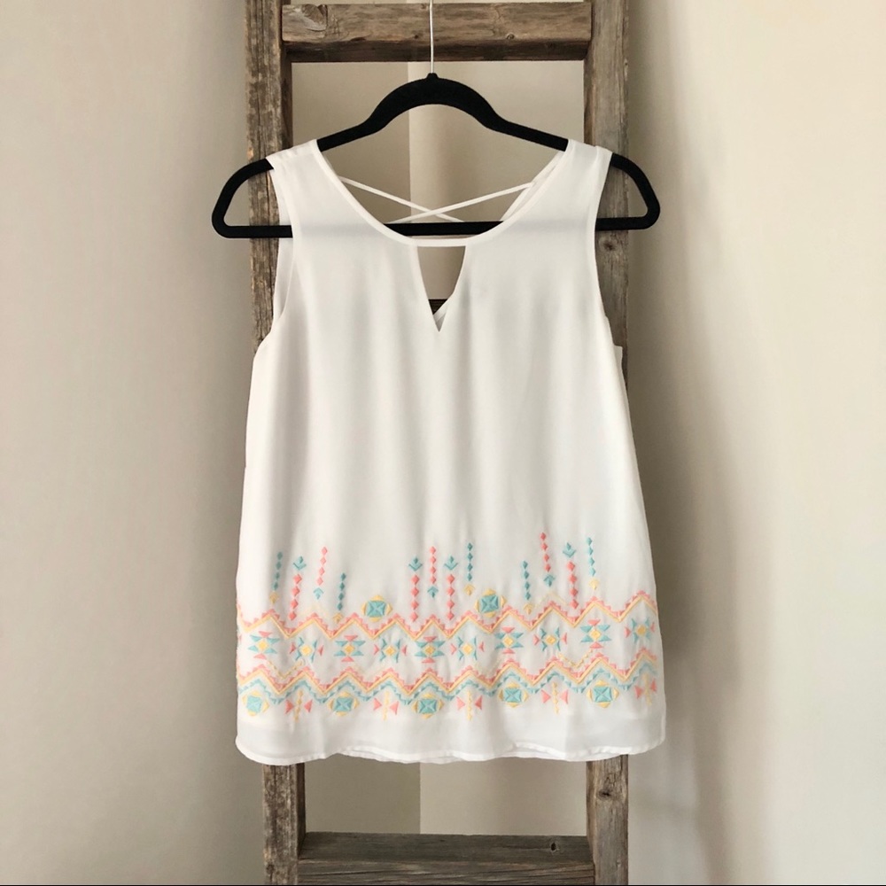 🧡Embroidered White Tank Top - Picture 2 of 6